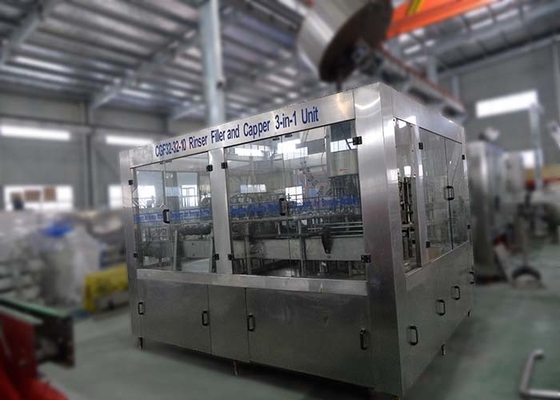 Chine machine de remplissage de la boisson 12000BHPH, machine de remplissage liquide automatique pour la bouteille en plastique fournisseur