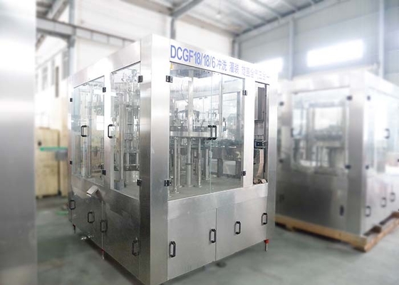 Chine Boisson en plastique Carbonator DCGF24-24-8 d'équipement de mise en bouteilles de soude à échelle réduite de bouteille fournisseur