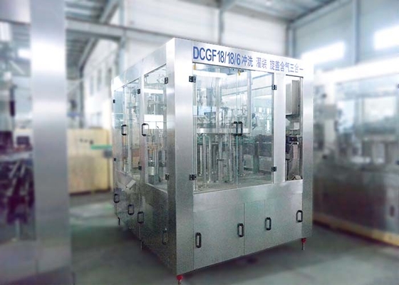 Chine Capsuleur carbonaté 3 de remplisseur de Rinser de machine de remplissage de boisson de dioxyde de carbone DANS 1 fournisseur