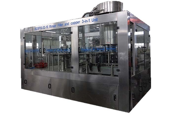 Chine Structure compacte remplissante et de capsulage de l'eau 3IN1 automatique de la machine 12000bph fournisseur