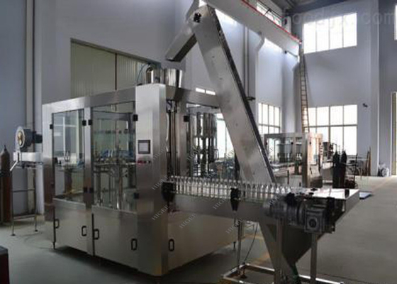 Chine Remplissage de bouteilles semi automatique de boisson et machine de capsulage de forte stabilité  fournisseur