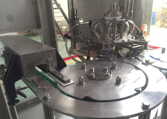 Chine Puissance de capsulage 12000BPH de moteur des têtes 12KW de la machine de remplissage de bière de bouteille en verre 15 fournisseur