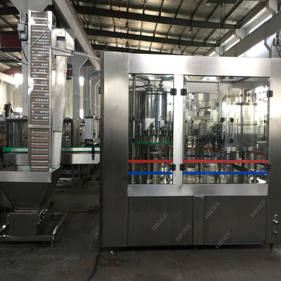Chine Capacité de production automatique du contrôle 10000bph de PLC de machine de remplissage de l'eau de bouteille en verre d'animal familier  fournisseur