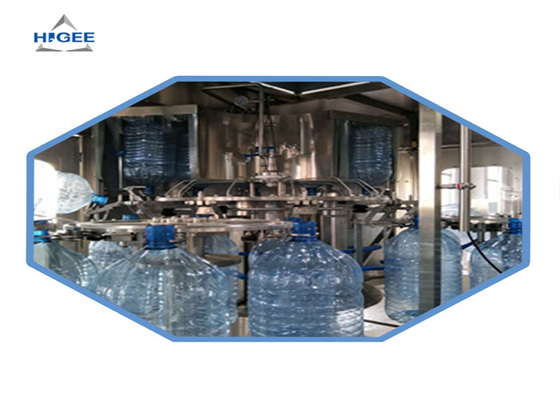 Chine Équipement de mise en bouteilles carbonaté automatique de boissons de machine de remplissage de l'eau de 5 litres fournisseur