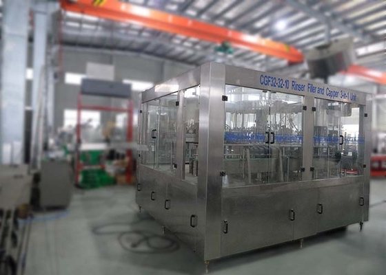 Chine Machine de remplissage automatique de l'eau de valve de haute précision, machine JR-BGF40-40-10 de recharge de bouteille d'eau fournisseur