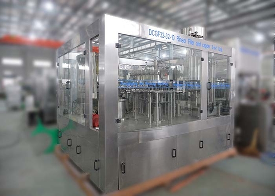 Chine Petite machine de remplissage carbonatée de boissons, machine d'embouteillage de boisson non alcoolisée/machine de remplissage fournisseur