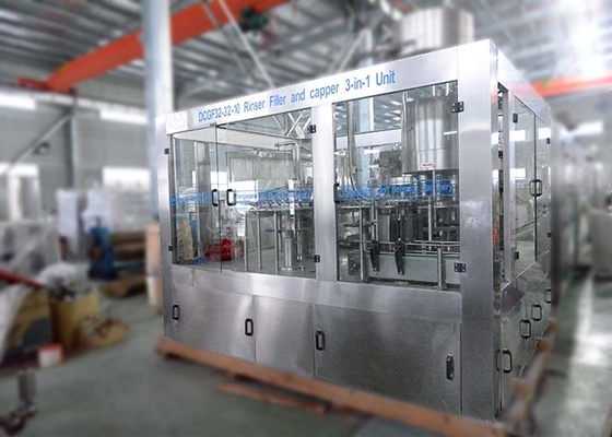 Chine Rinçant le CE de capsulage remplissant de lavage automatique d'unité de la machine 3IN1 de l'eau de bouteille marqué fournisseur
