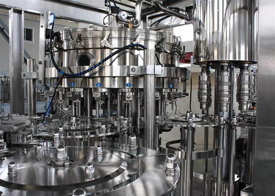 Chine La boîte de soude a carbonaté la capacité de la valve 30000BPH de haute précision de machine de remplissage de boissons fournisseur