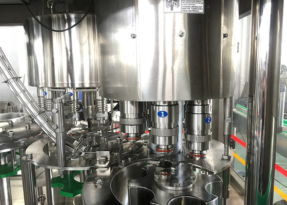 Chine Machine de remplissage automatique de l'eau de l'unité 3 In1 rinçant le capsulage pour l'usine d'emballage de l'eau fournisseur