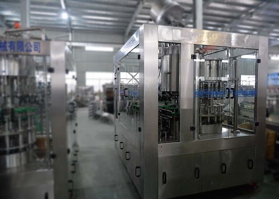 Chine La boisson peut la machine de remplissage, remplisseur liquide en plastique de bouteille avec la machine à emballer de poudre fournisseur