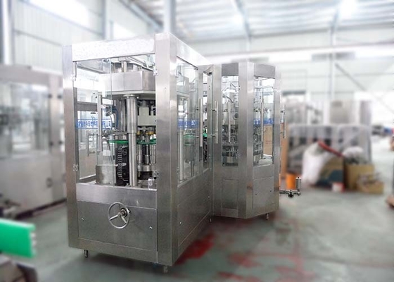 Chine Machine de remplissage en plastique de jus de bouteille d'ANIMAL FAMILIER, machine de conditionnement de jus de fruit 8000b/h fournisseur